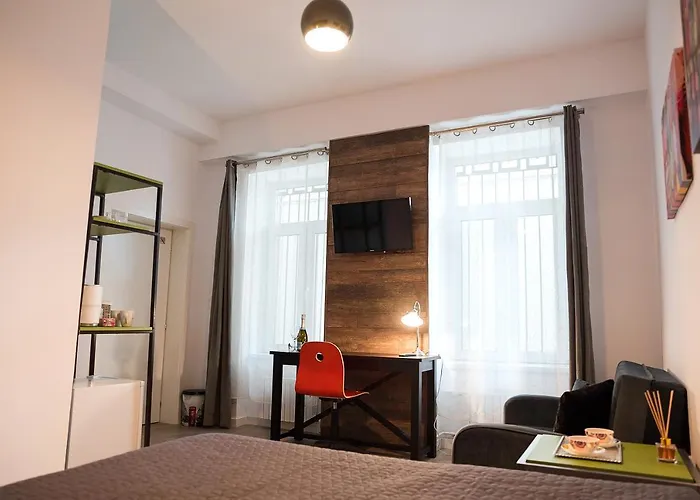 Ultra Central Bohemian Apartment 3